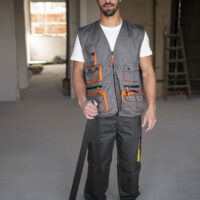 travailleur-construction-plein-coup-portant-casque